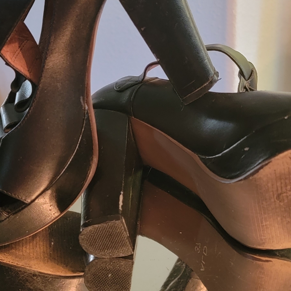 Used Aldo platform blocked heels - Picture 4 of 5